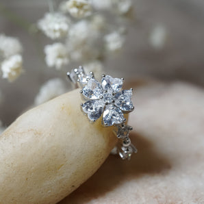 TIMELESS FLORAL SILVER RING