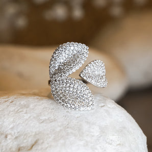 SILVER GLEAM LEAF RING