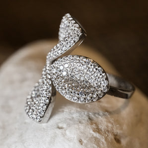 SILVER GLEAM LEAF RING