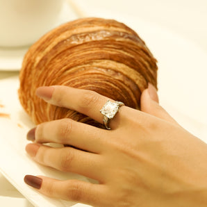 SOLITAIRE SPARKLE RING