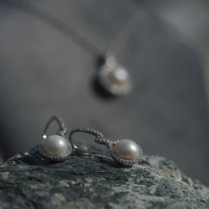 CROWNED PEARL PENDANT SET