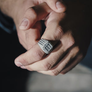 ICE VAULT SIGNET RING